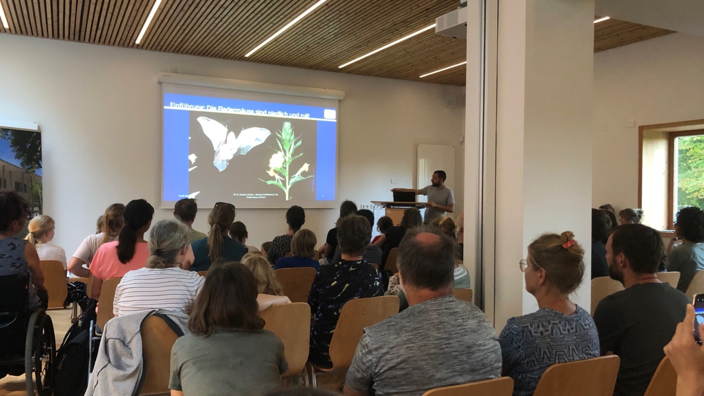 Vortrag im Waldsaal der Waldvilla im forum natura Jena